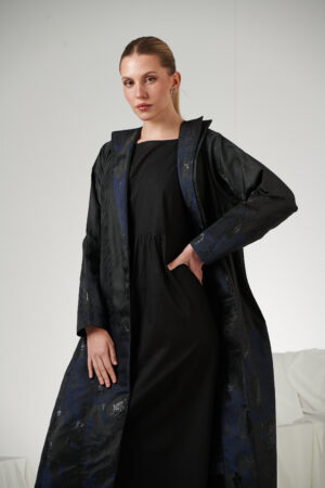 Jaqcard abaya with navy accent