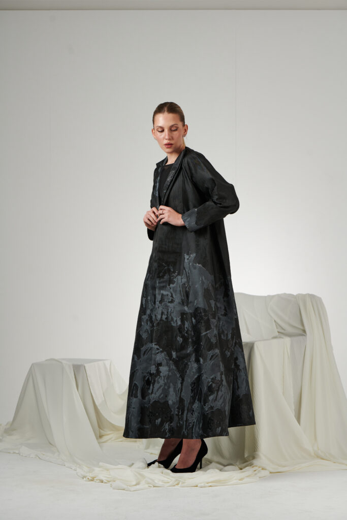 jacquard abaya with grey accent