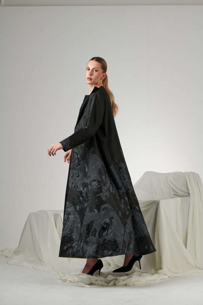 jacquard abaya with grey accent