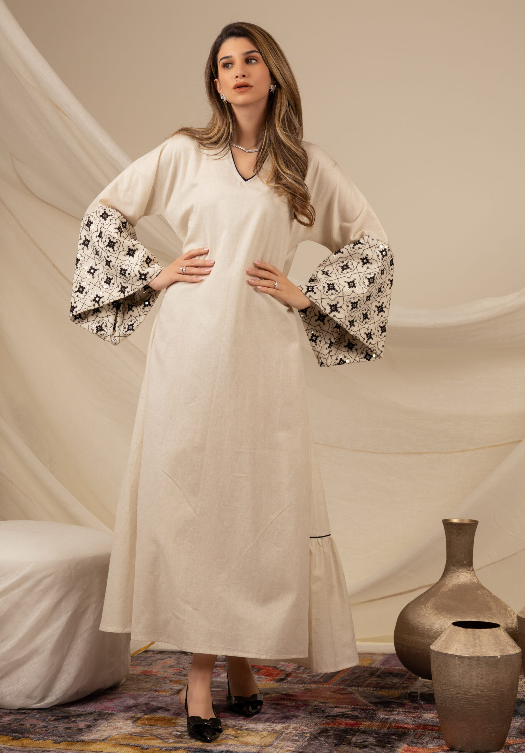 Linen Beige Kaftan with Black Zeej Sleeve - Image 4