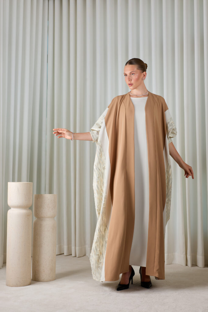 Contrast Bisht Abaya