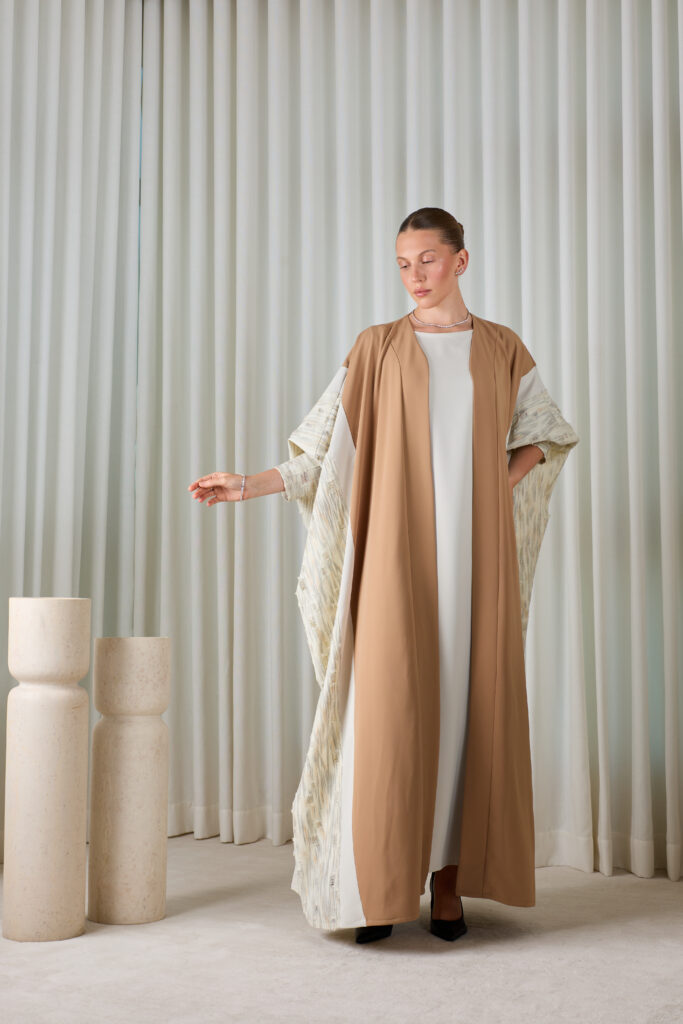 Contrast Bisht Abaya