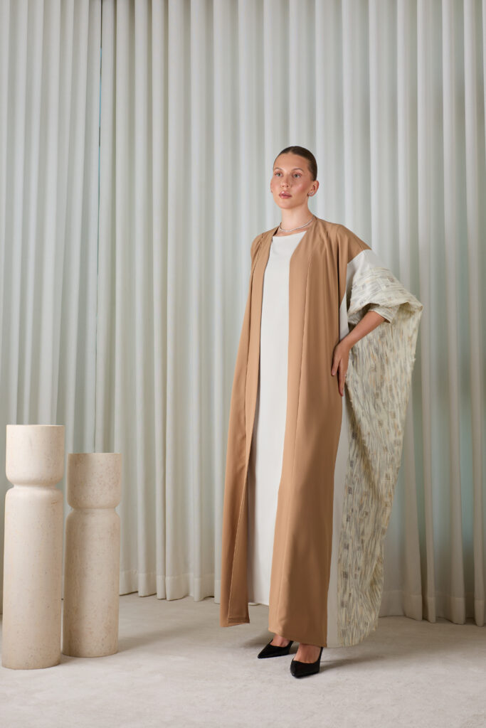 Contrast Bisht Abaya
