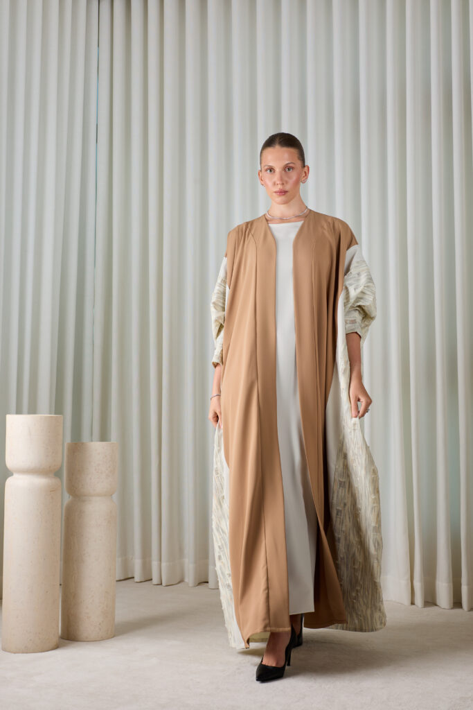 Contrast Bisht Abaya