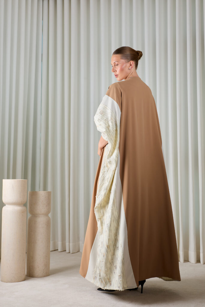 Contrast Bisht Abaya