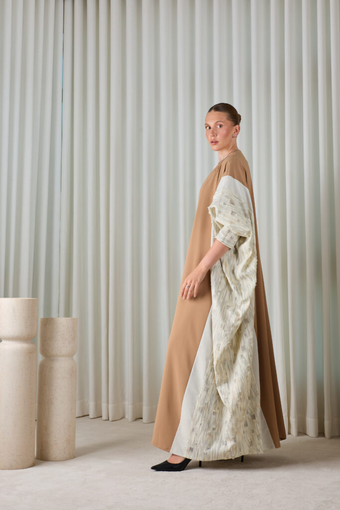 Contrast Bisht Abaya