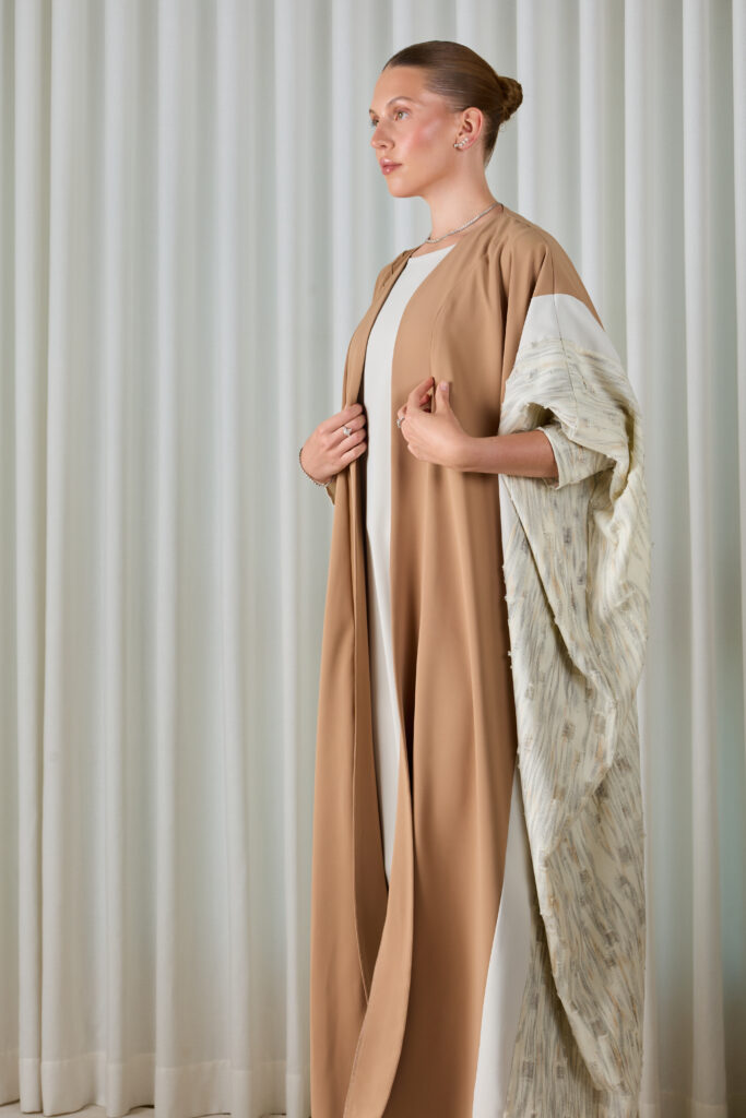 Contrast Bisht Abaya